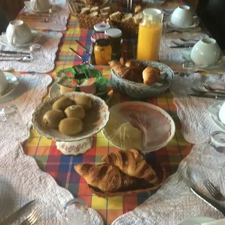 Au Bord Des Grèves Bed & Breakfast *